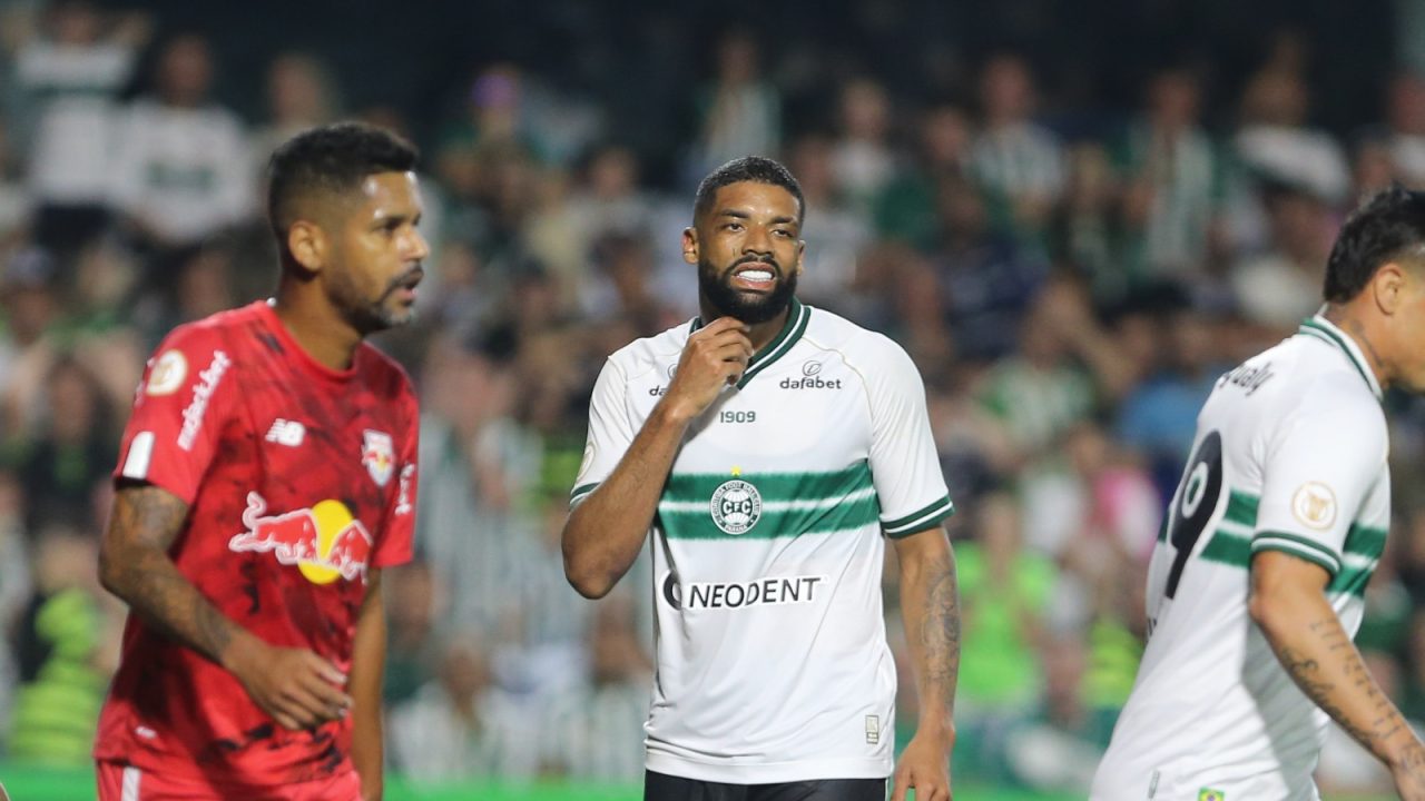 Lance de Coritiba x Red Bull Bragantino