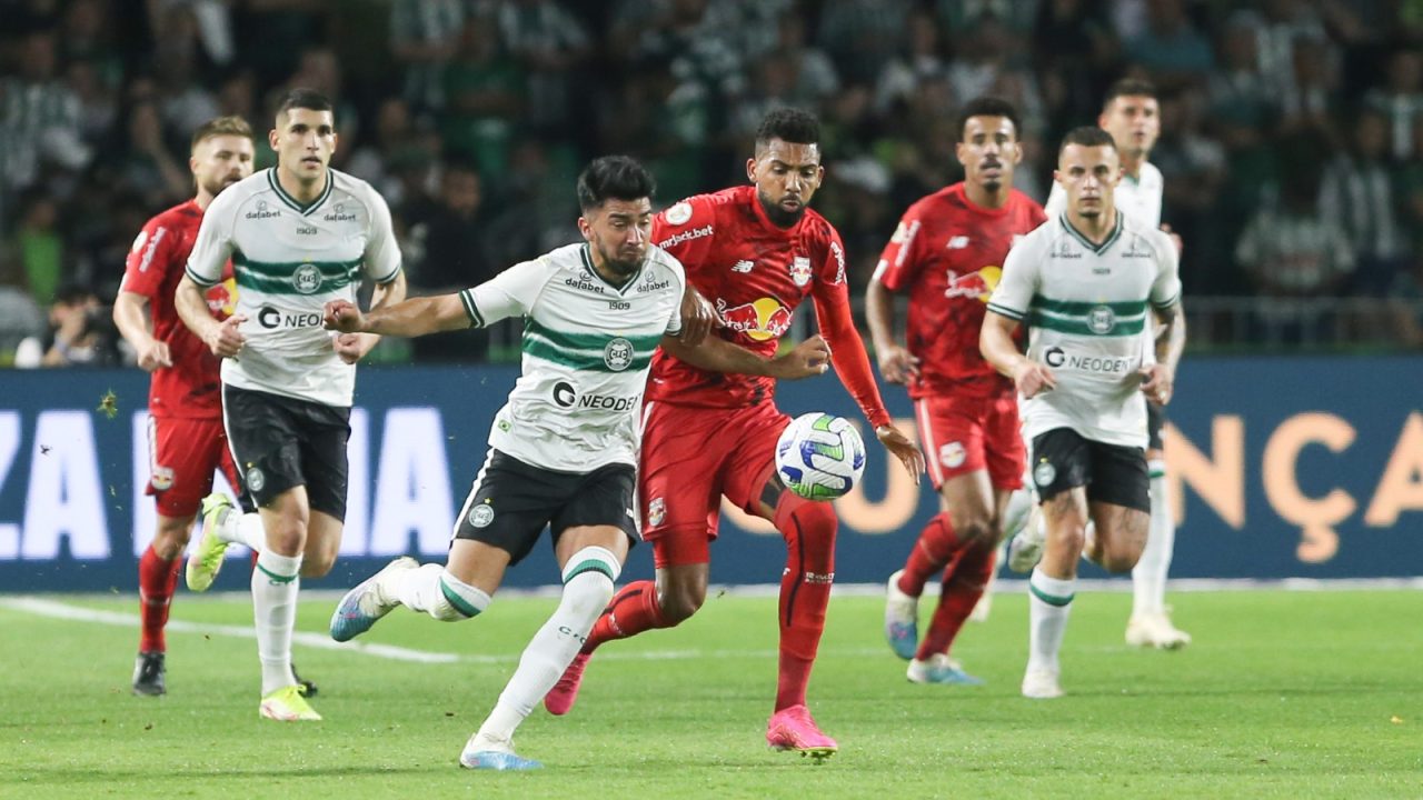 Lance de Coritiba x Red Bull Bragantino