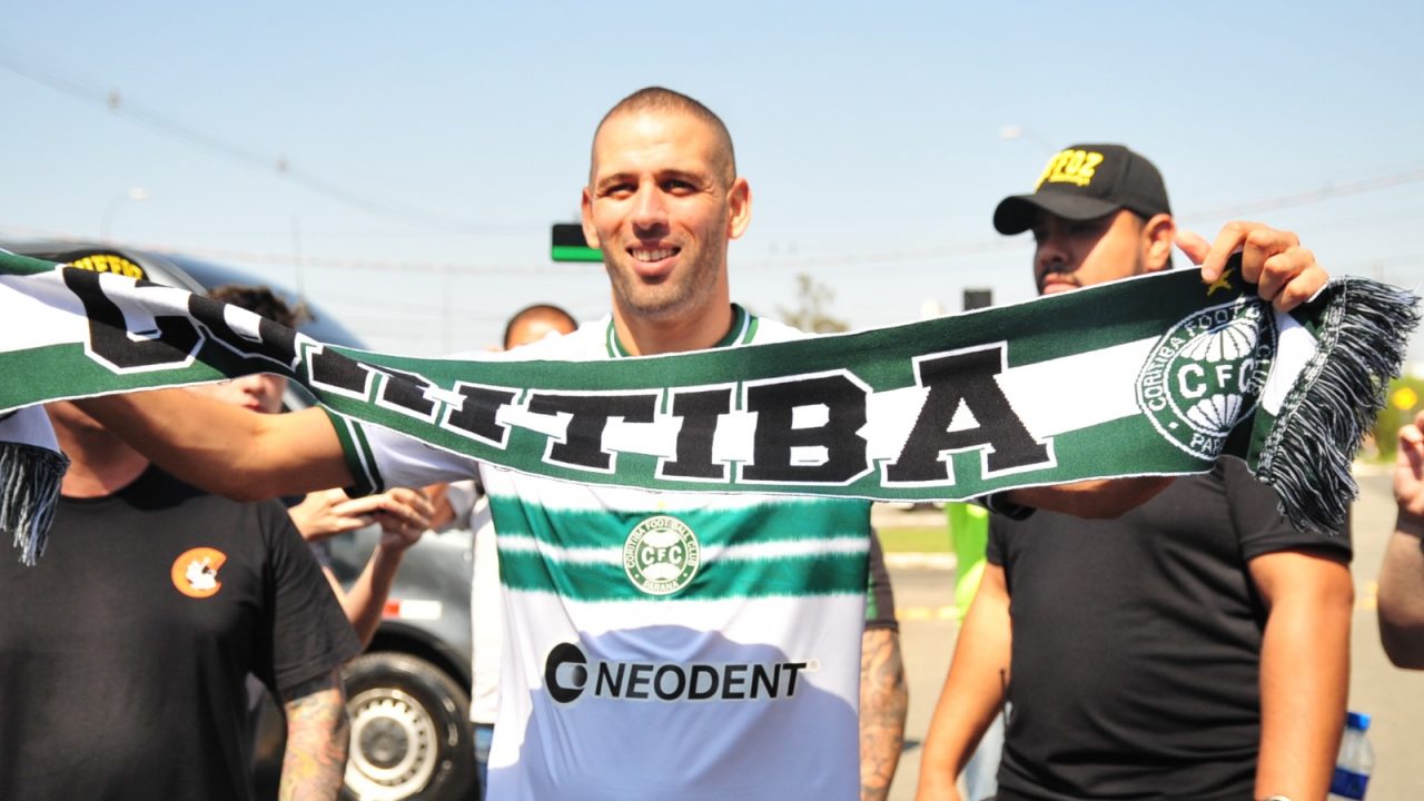 Islam Slimani estreia pelo Coritiba.