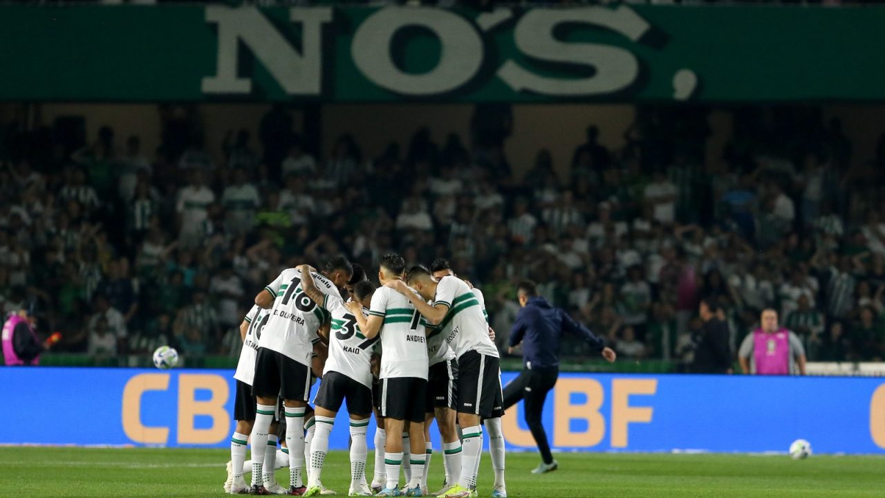 Jogadores do Coritiba no Couto Pereira