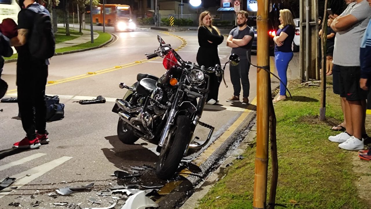 Jovem que havia recém-comprado moto 'potente' causa acidente na Mateus Leme