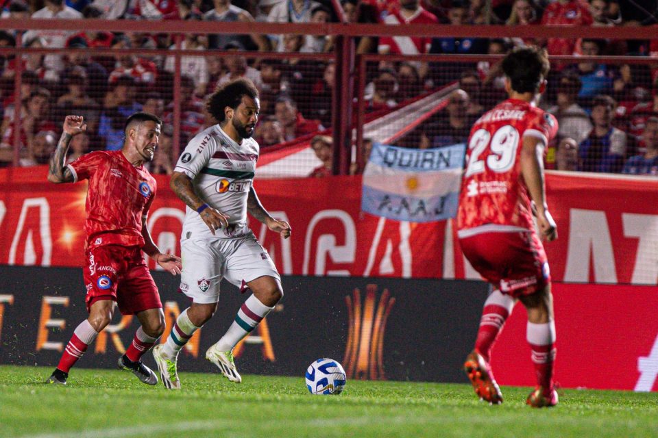 Marcelo, lateral-esquerdo do Fluminense, contra o Argentinos Júniors
