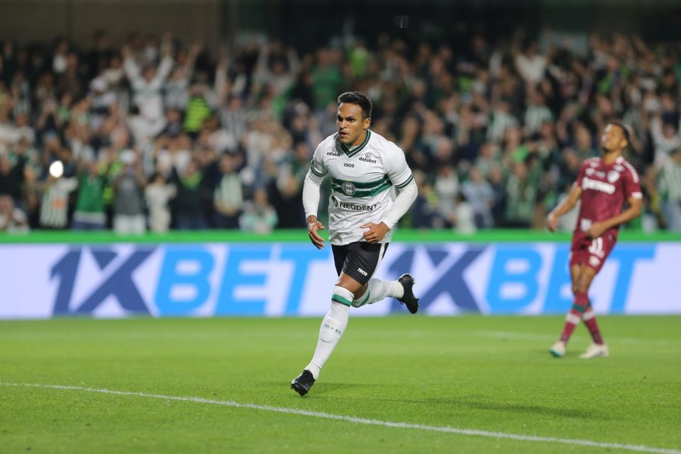 Robson em ação em Coritiba x Fluminense