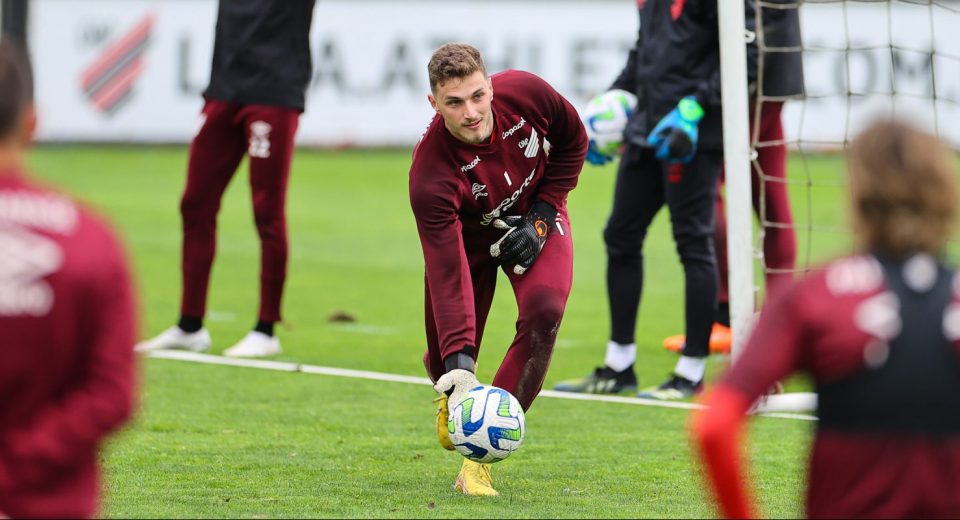 Bento, goleiro do Athletico.