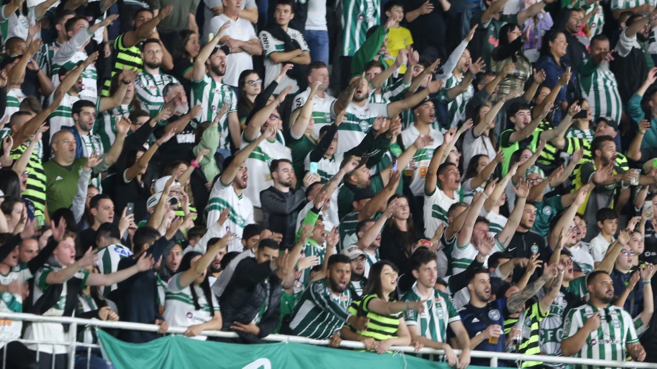 Torcida do Coritiba no Couto Pereira