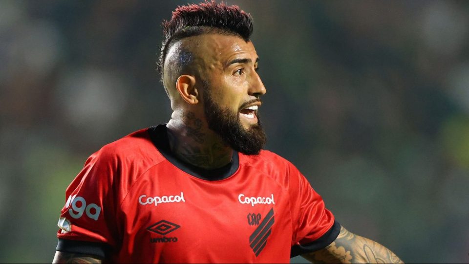 Vidal, volante do Athletico,