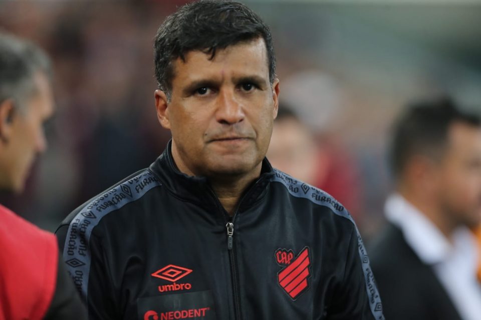 Wesley Carvalho, técnico do Athletico.