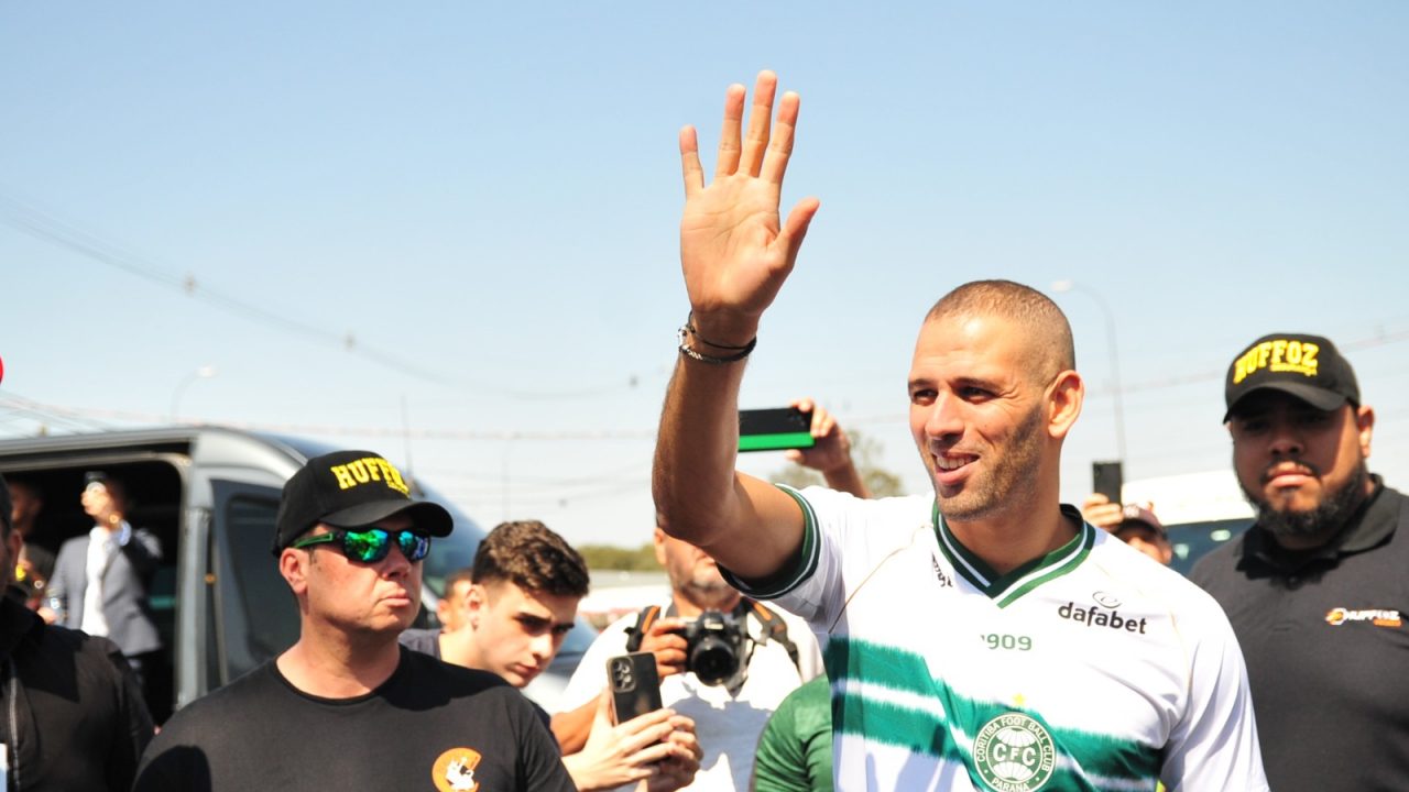 Slimani no Coritiba.
