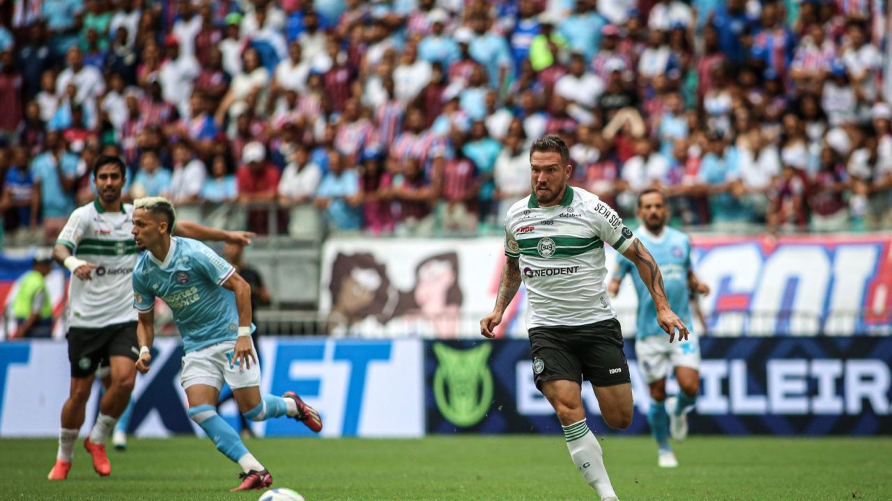 Lance de Bahia x Coritiba, pelo Brasileirão