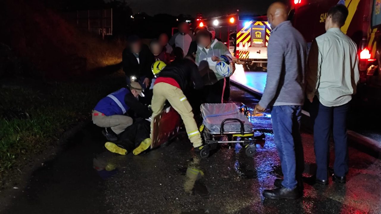 Motociclista a caminho do trabalho fica ferido após ser atingido por automóvel no Contorno Norte