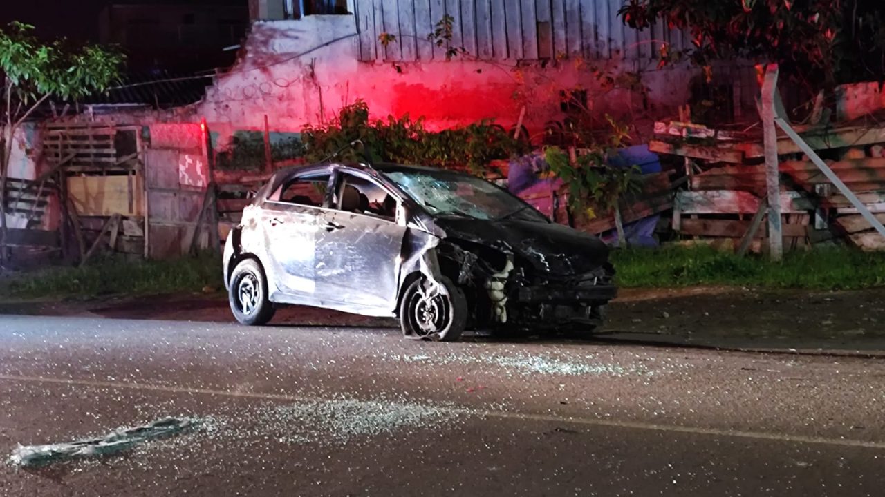 carro capotar ao passar por lombada na CIC