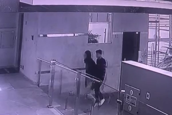 Jovens invadem e destroem apartamento no Ecoville, torturam moradora e fogem com objetos roubados; vídeo