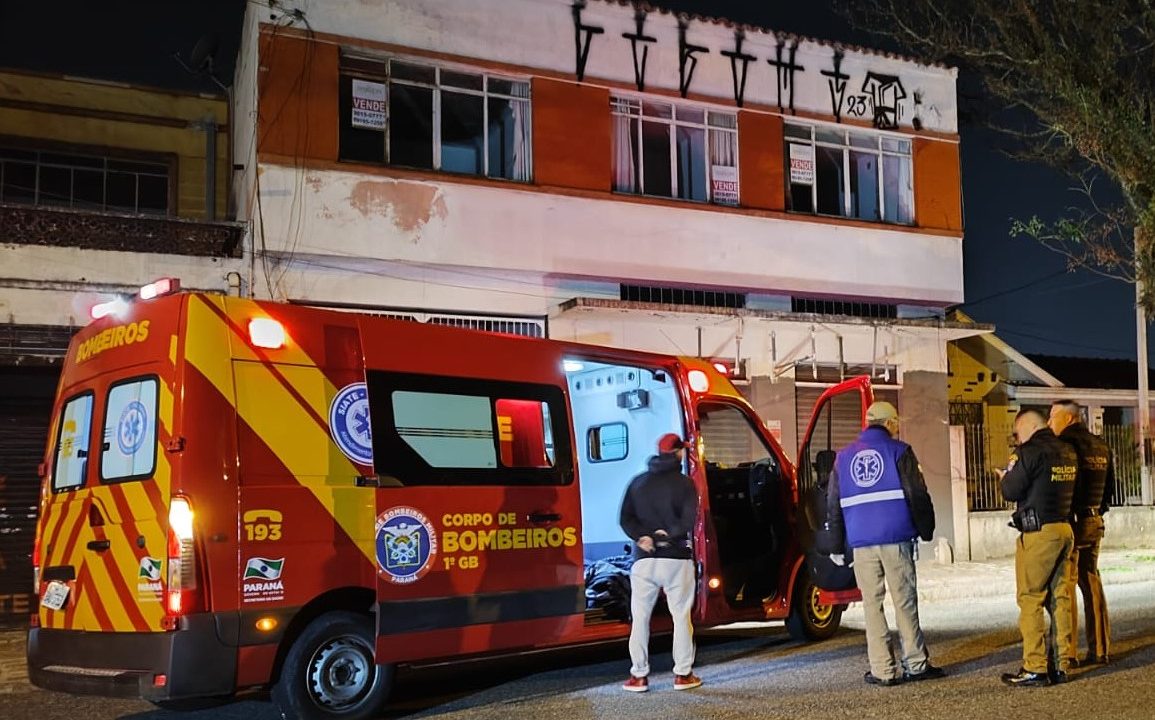 Jovem sofre queda durante pichação de imóvel no Rebouças e é socorrido em estado grave