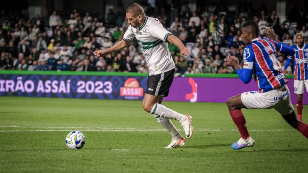 Slimani, atacante do Coritiba.
