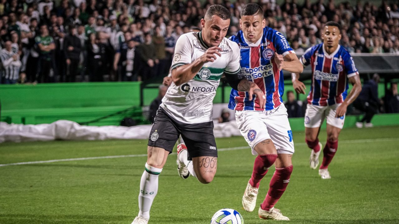 Lance de Coritiba x Bahia, pelo Brasileirão