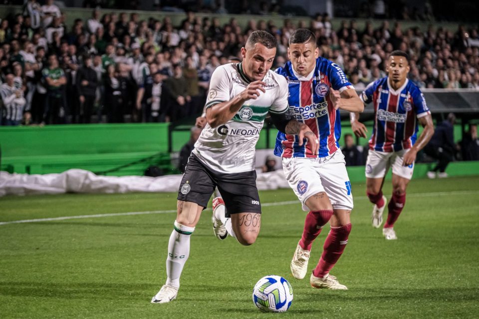 Lance de Coritiba x Bahia, pelo Brasileirão
