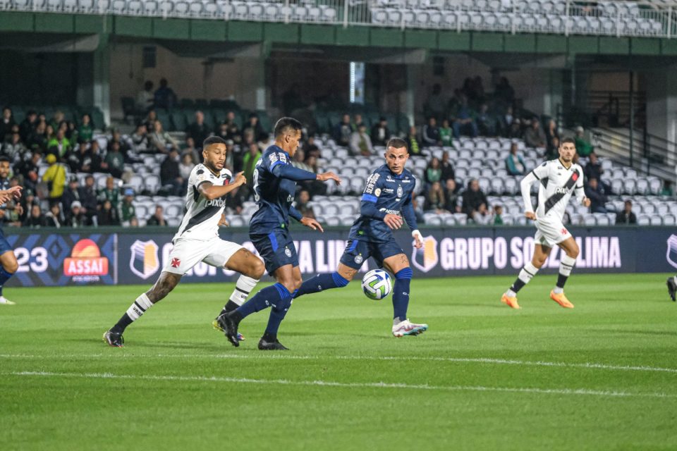 Lance de Coritiba x Vasco, pelo Brasileirão