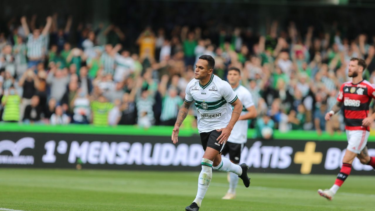 Robson em Coritiba x Flamengo pelo Brasileirão