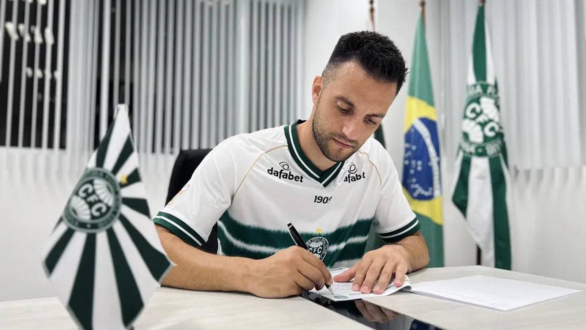 Andreas Samaris, volante do Coritiba.