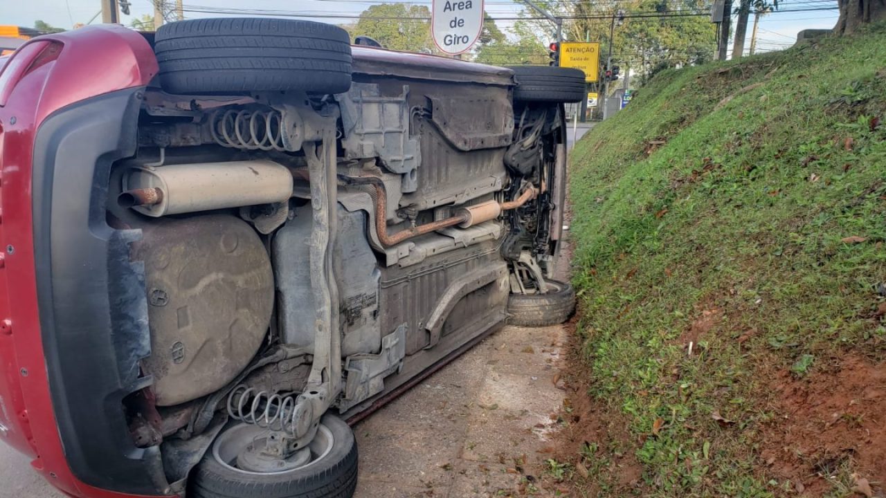tomba carro no são lourenço