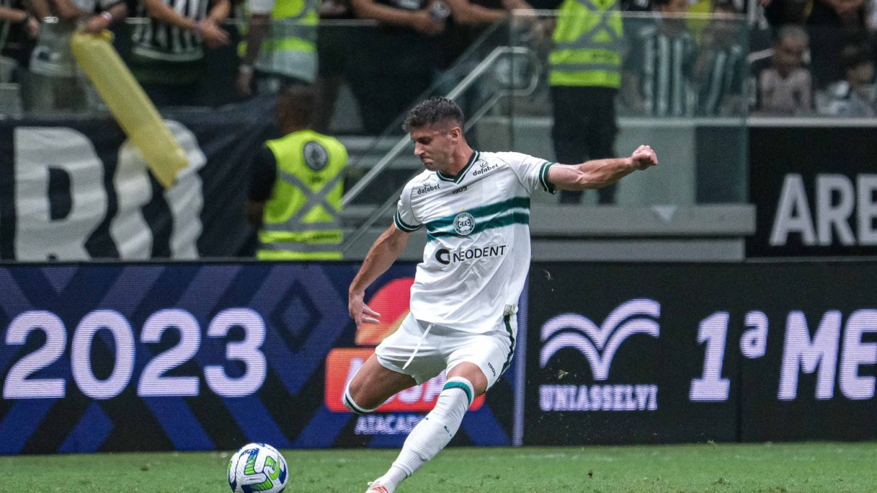 Kuscevic, zagueiro do Coritiba.