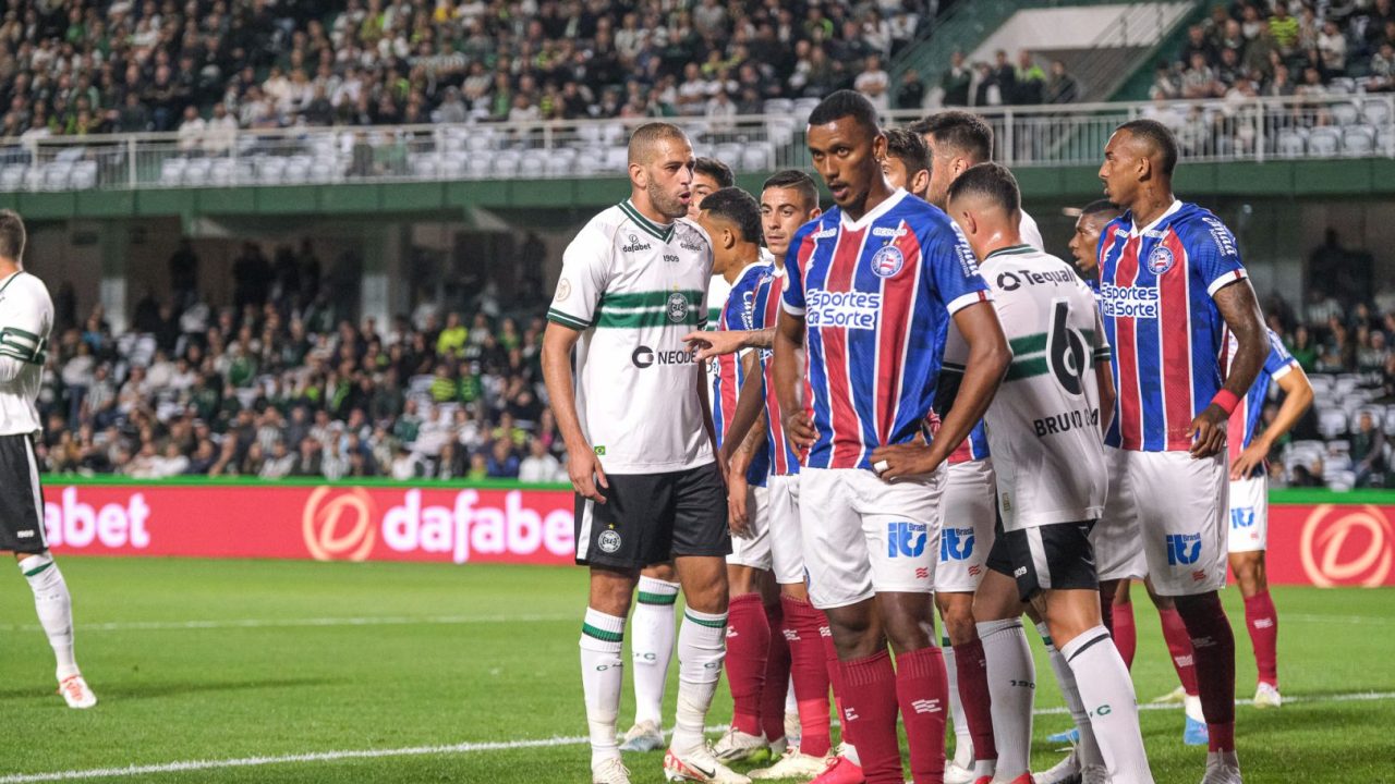 Lance de Coritiba x Bahia, pelo Brasileirão
