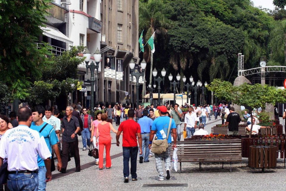 Curitiba tem 237 idosos com cem anos ou mais, diz IBGE; 74% são mulheres
