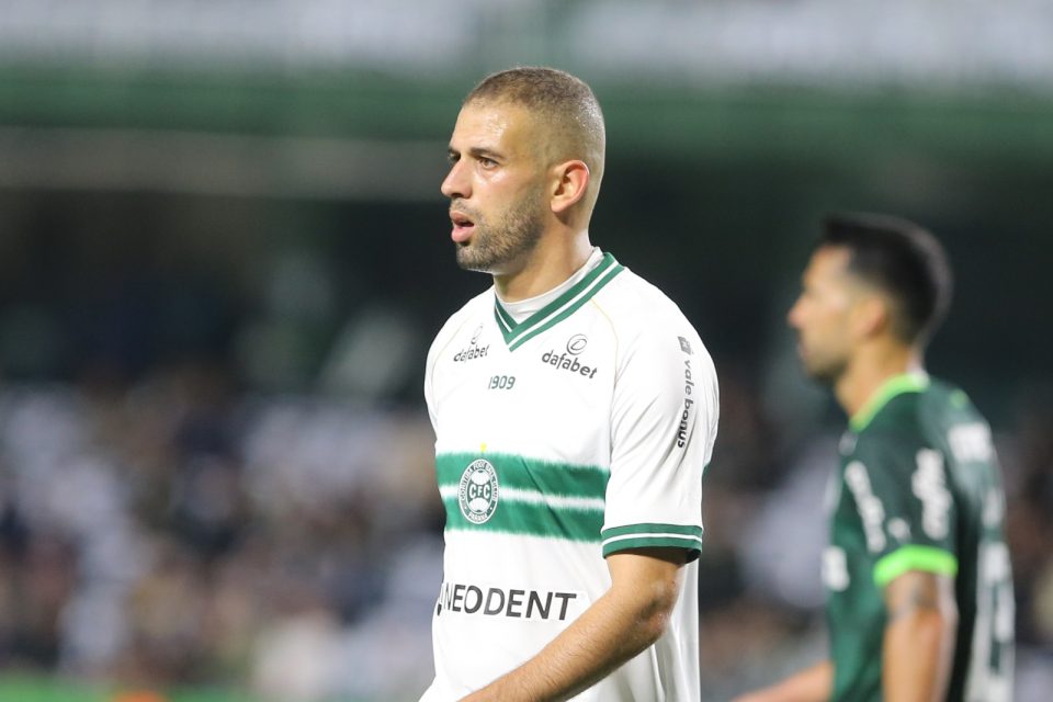Slimani, atacante do Coritiba