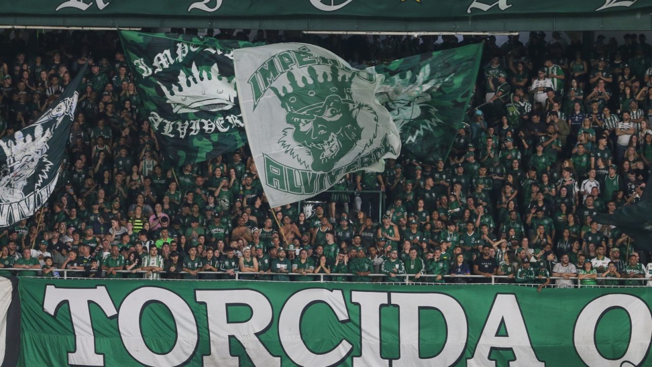 Torcida do Coritiba no Couto Pereira