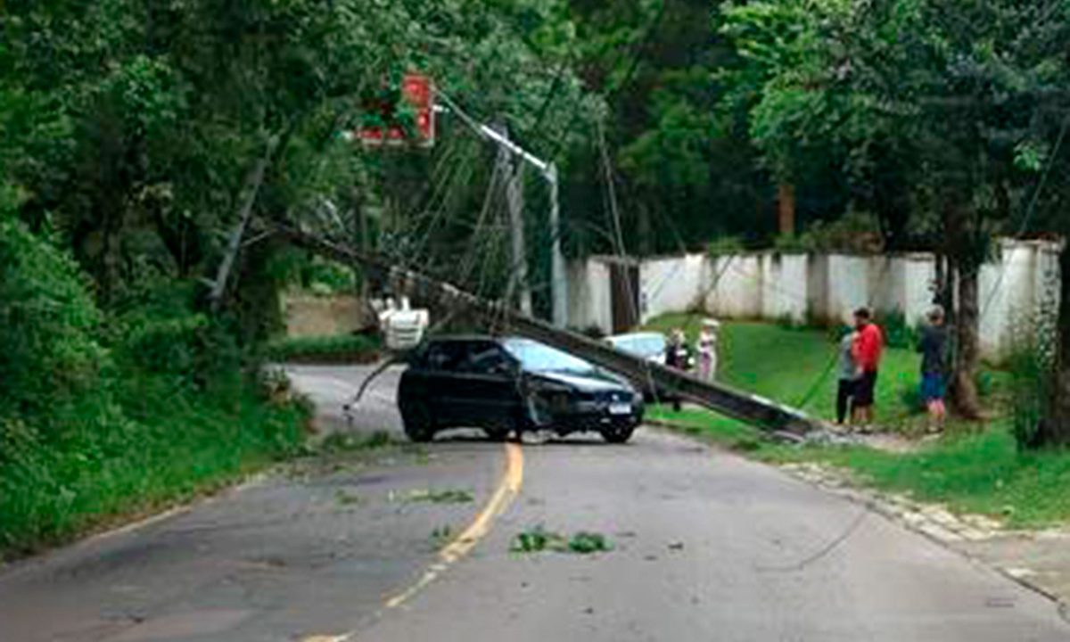 derruba-poste-taboao-colaboracao