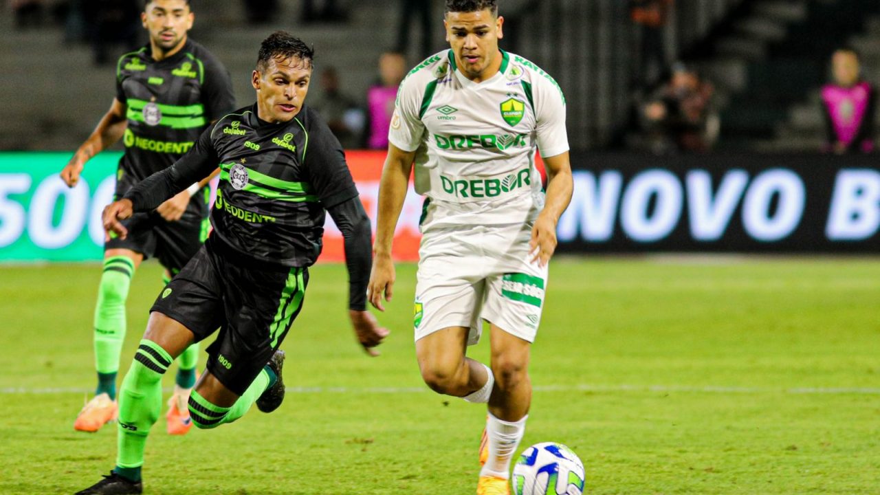 Lance de Coritiba x Cuiabá, pelo Brasileirão 2023