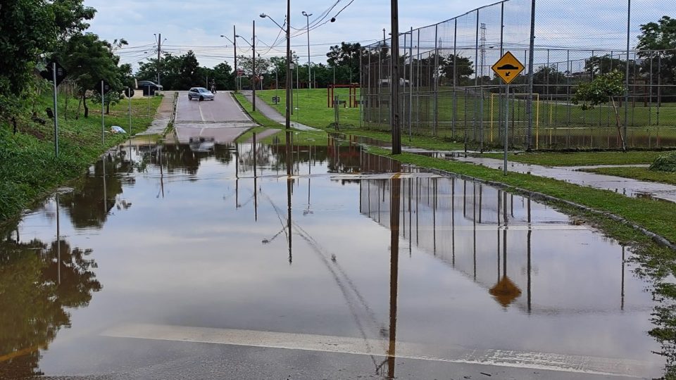 Chuva forte causa terceira enchente em uma semana no Rio Barigui; acumulado foi de 49,6 mm nesta sexta (3)
