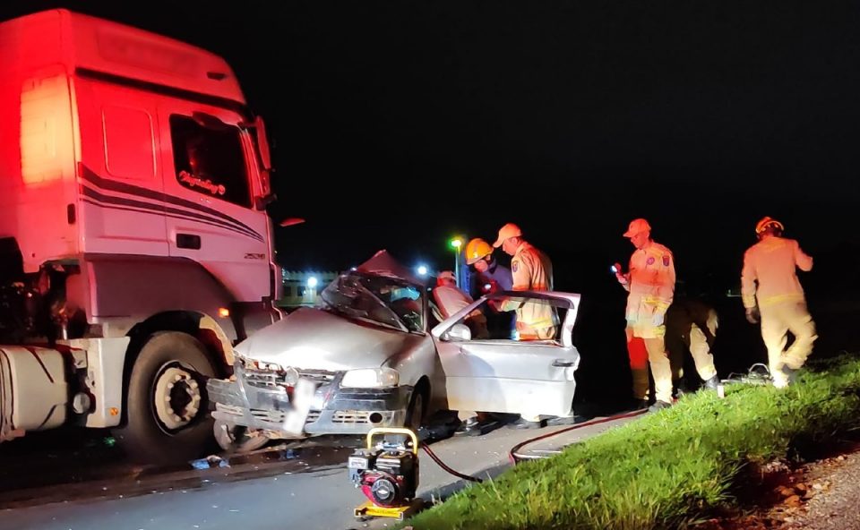 acidente-caminhao-gol-morte-contorno-norte-2