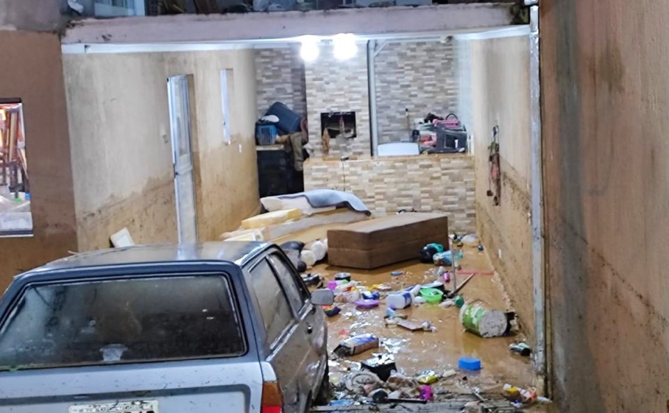 chuva-almirante-tamandare-alagamentos-moradores