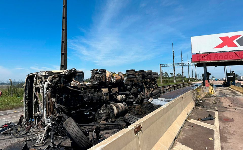incendio-carreta-balsa-nova-colaboracao
