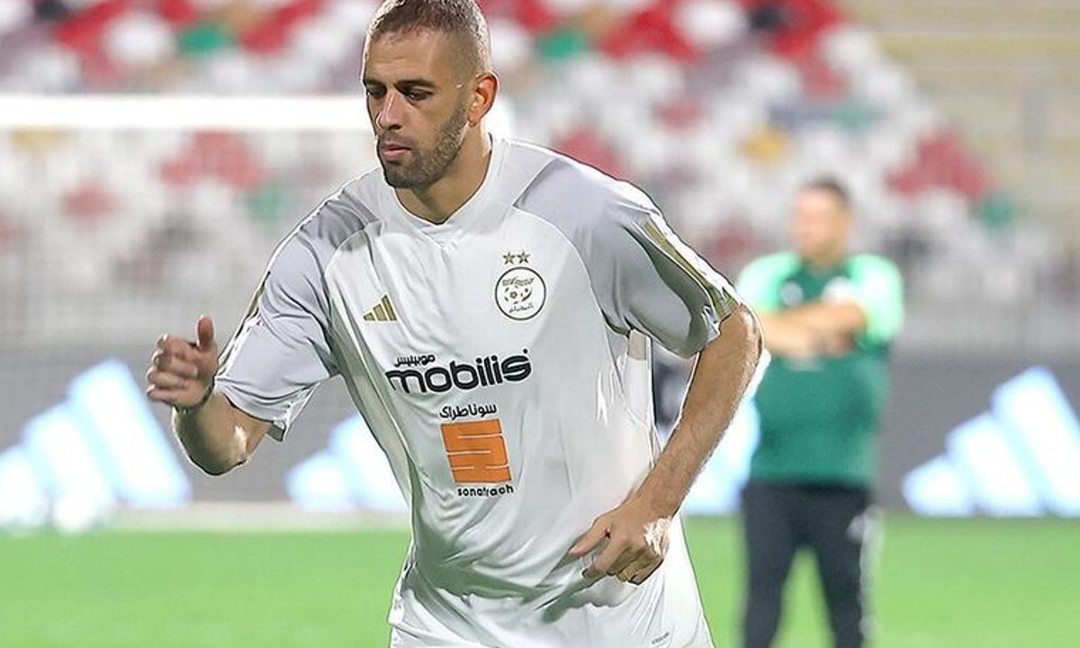 Slimani, centroavante do Coritiba.
