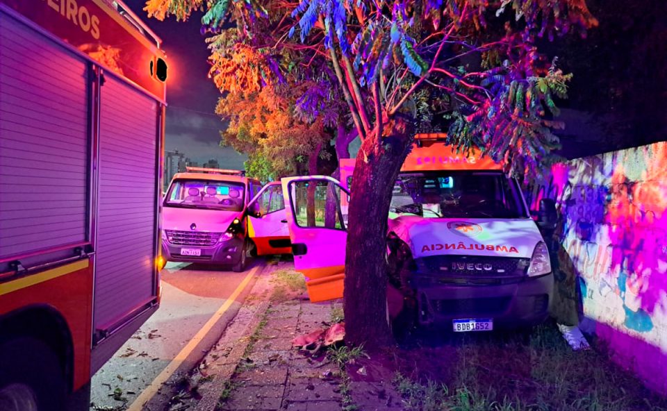 acidente-ambulancia-samu-arvore-novo-mundo-1