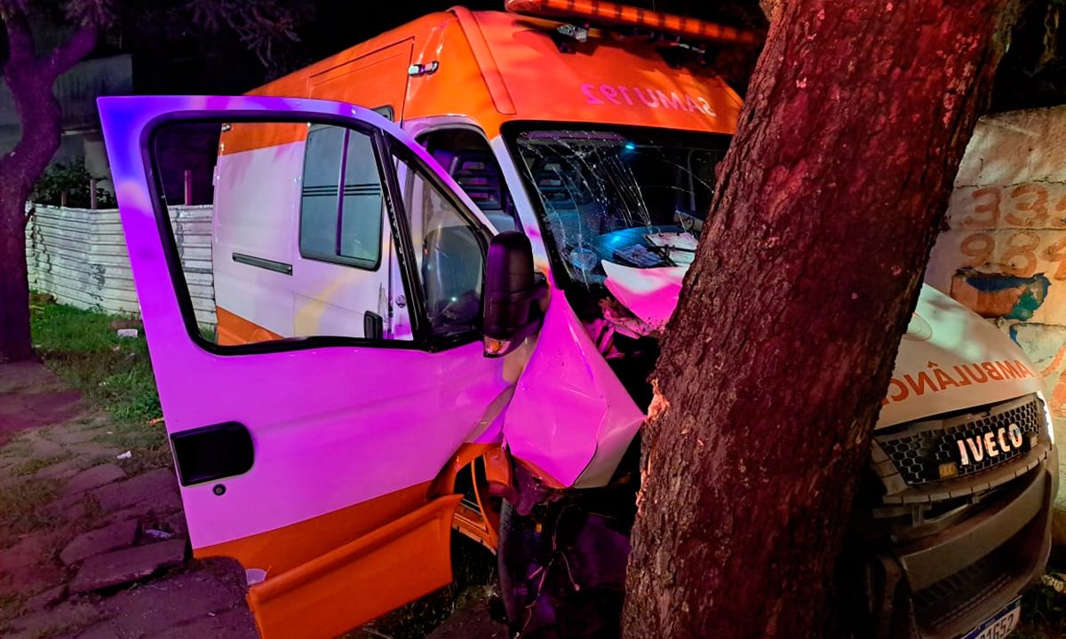 acidente-ambulancia-samu-arvore-novo-mundo