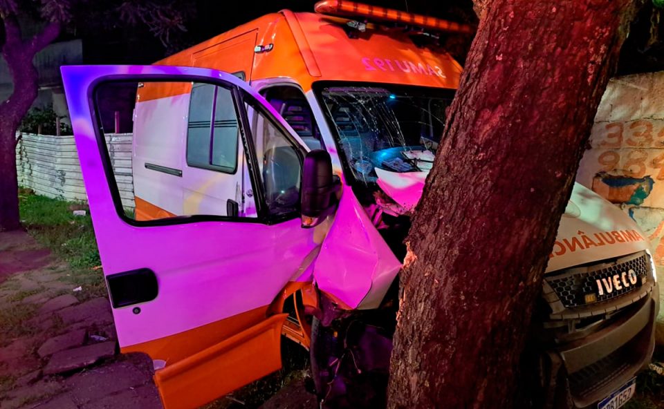 acidente-ambulancia-samu-arvore-novo-mundo