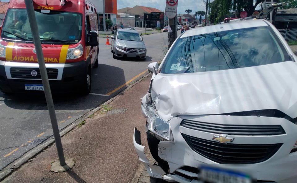 acidente-honda-city-onix-bairro-alto-1
