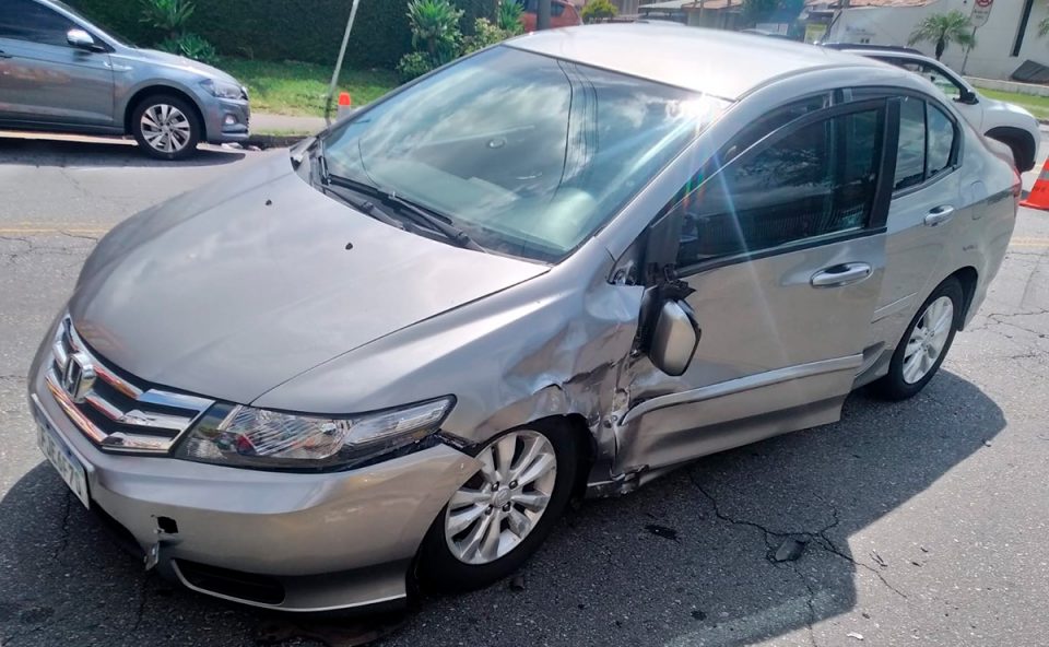 acidente-honda-city-onix-bairro-alto-3