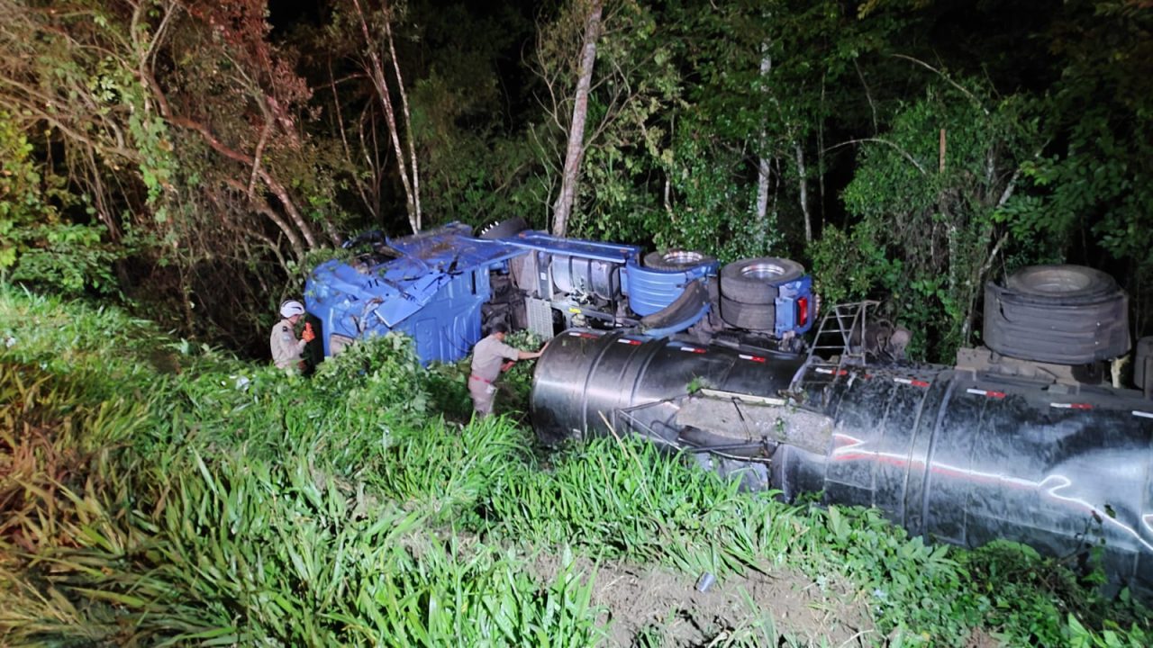 acidente-moto-caminhão-tanque-2