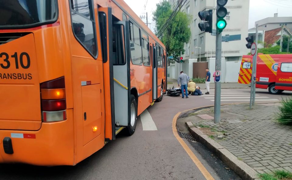 acidente-moto-onibus-agua-verde-curitiba-3