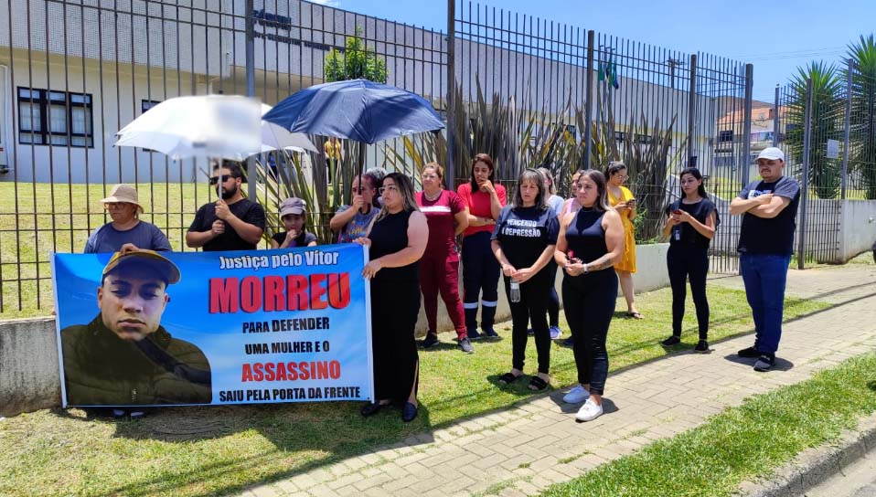 família protesto almirante tamandaré
