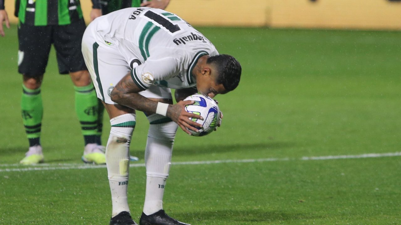 Alef Manga em ação pelo Coritiba