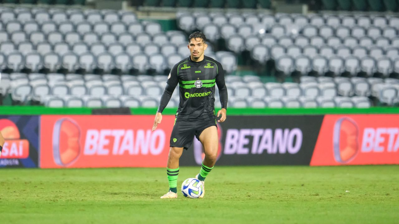 Andrey em ação pelo Coritiba