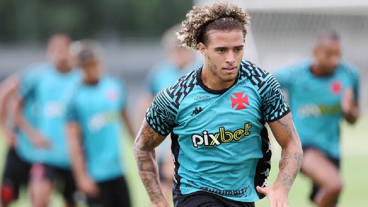 Figueiredo, novo reforço do Coritiba, em treino do Vasco