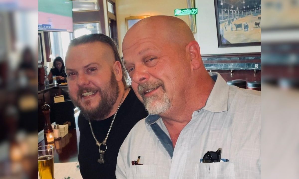 Adam é o filho do meio de Rick, grande estrela do show, e chegou a trabalhar no negócio da família por algum tempo - Foto: Reprodução/Redes Sociais