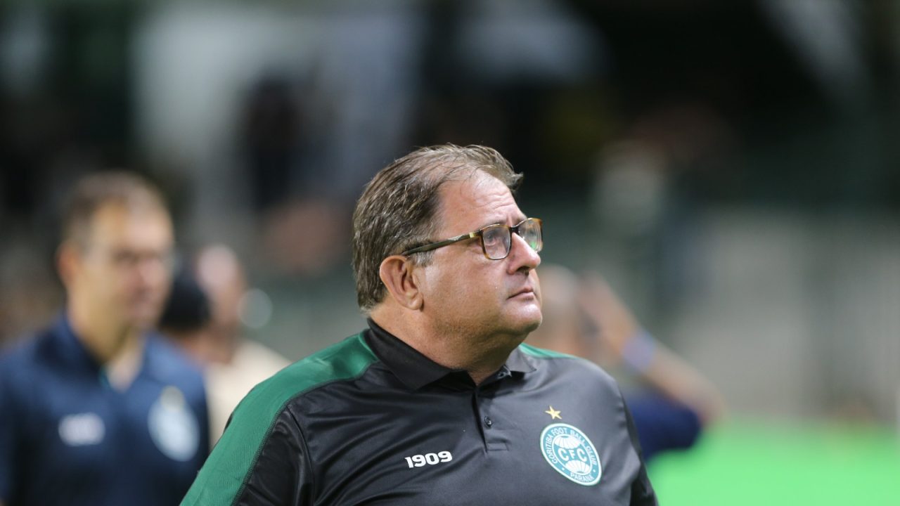 Guto Ferreira, técnico do Coritiba.