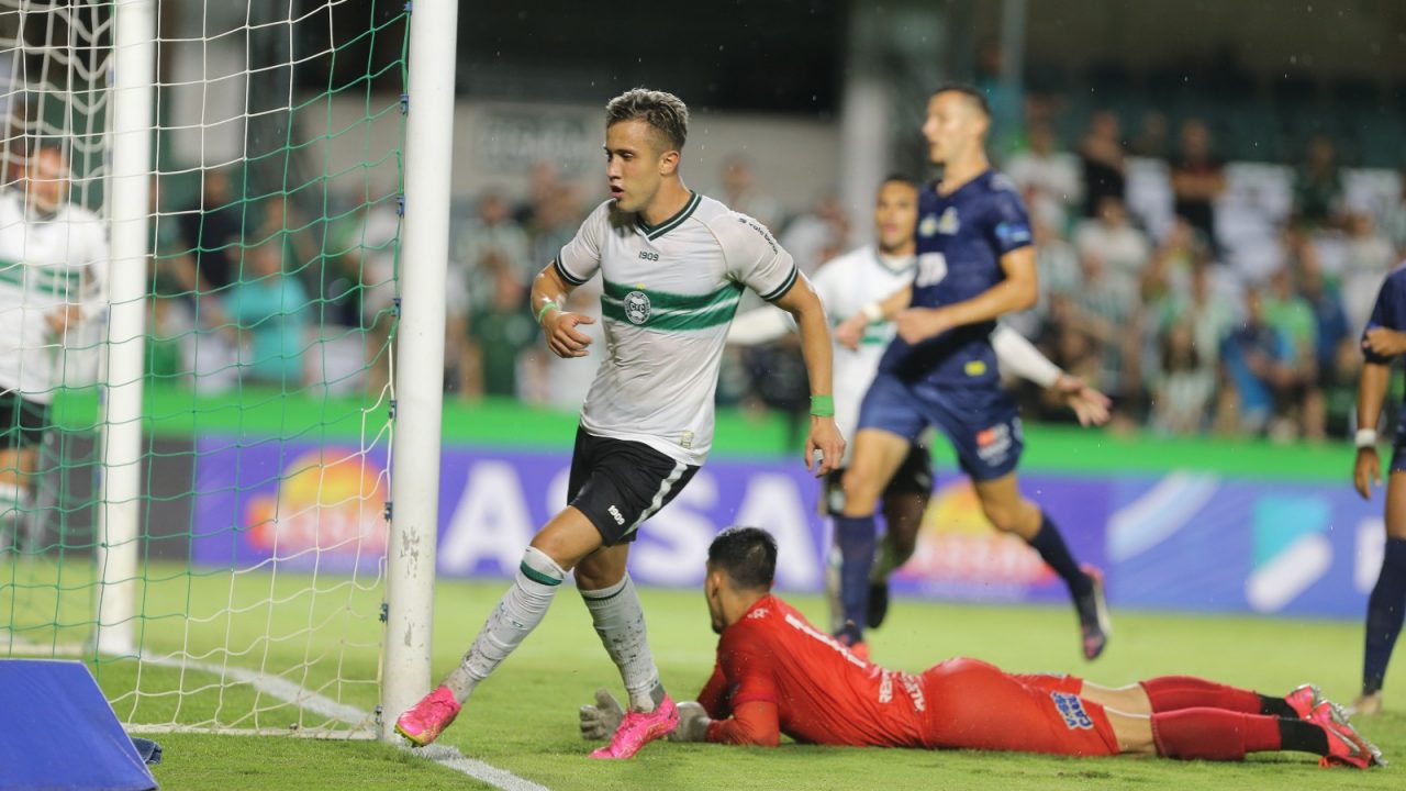 Matheus Frizzo marca o primeiro gol do Coritiba em 2024